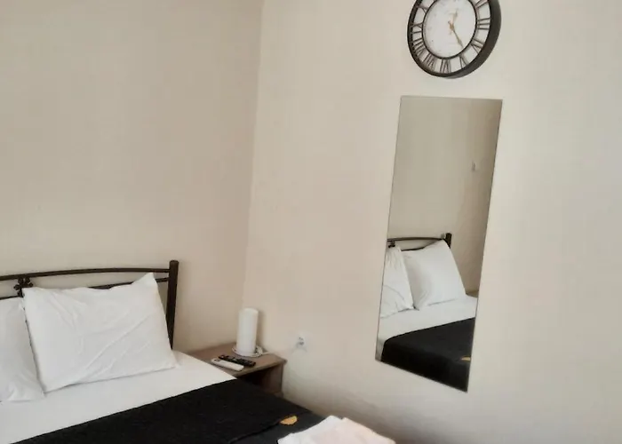 Livia'S Room To Ampelokipi Metro Airport Line